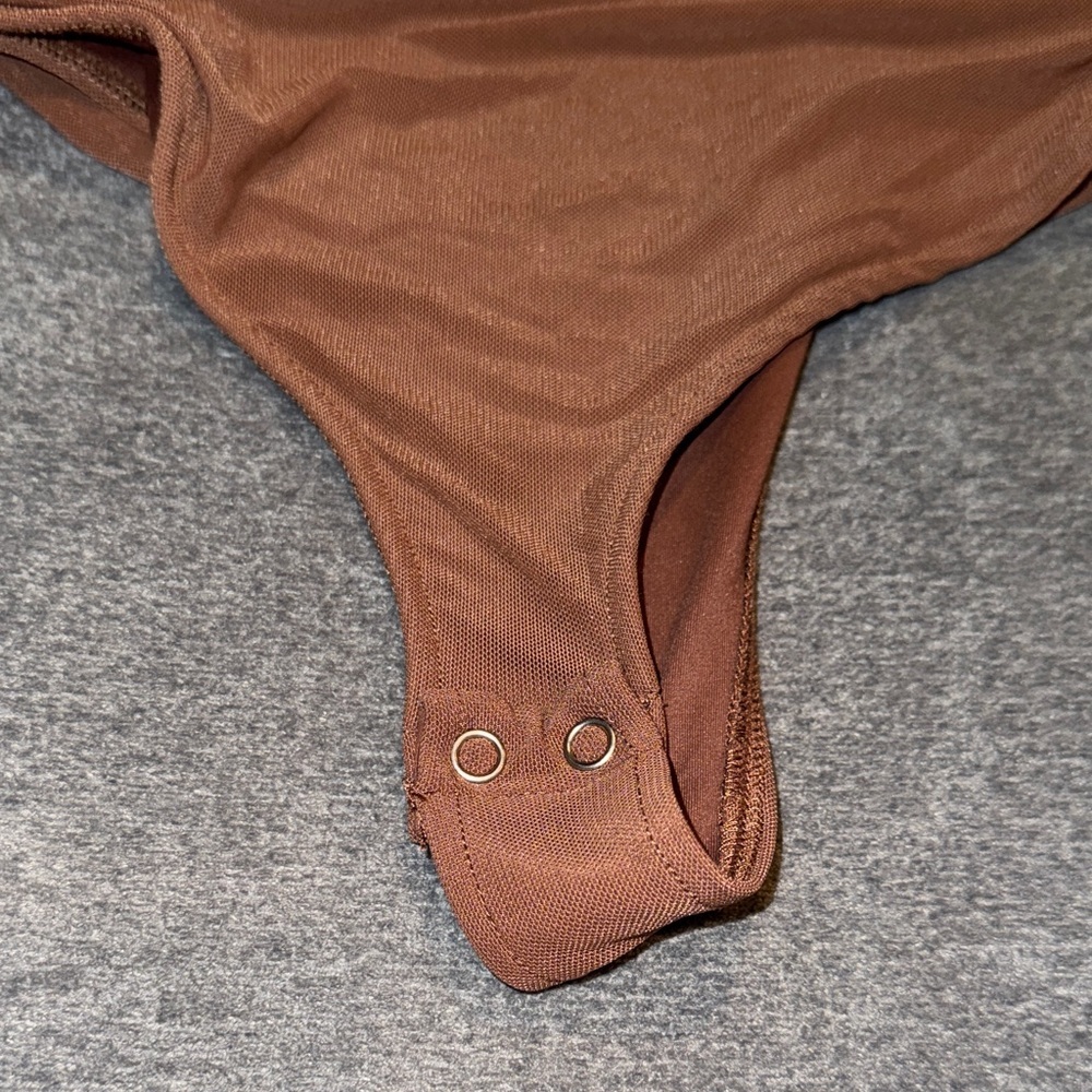 PINKM STYLE- NWOT Women’s Brown Short Sleeve Ruched bodysuit Size Medium - Picture 8 of 12